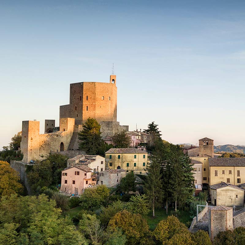 Montefiore Conca, leggende e storie d'amore per la Rocca