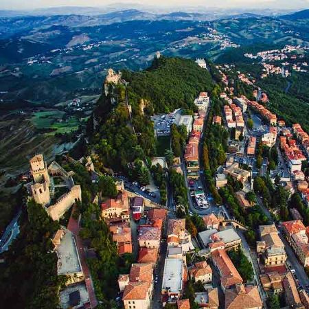 San Marino, un percorso panoramico tra le tre affascinanti torri