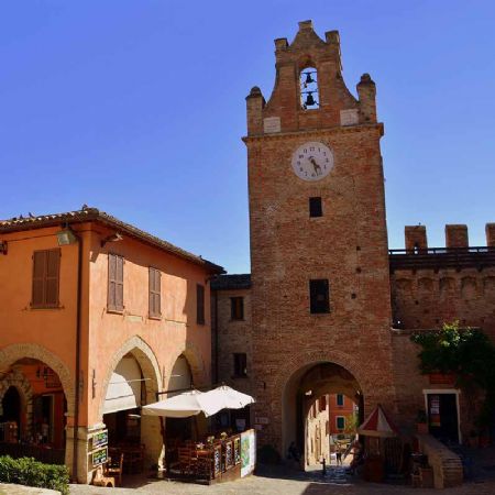 Ponti di primavera, trascorrili a Gradara